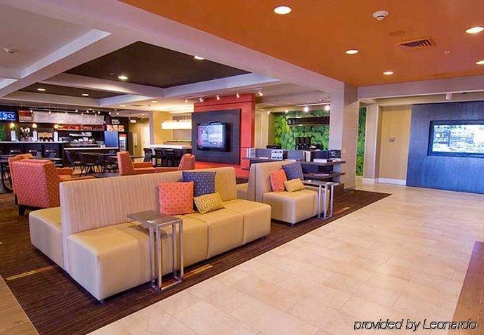 Courtyard By Marriott Airport Hotel